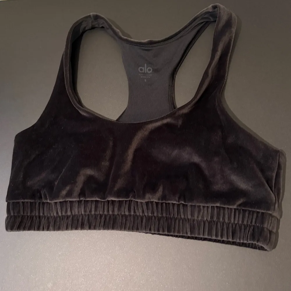 Alo Velour Glimmer Scoop Neck Bra - Image 2