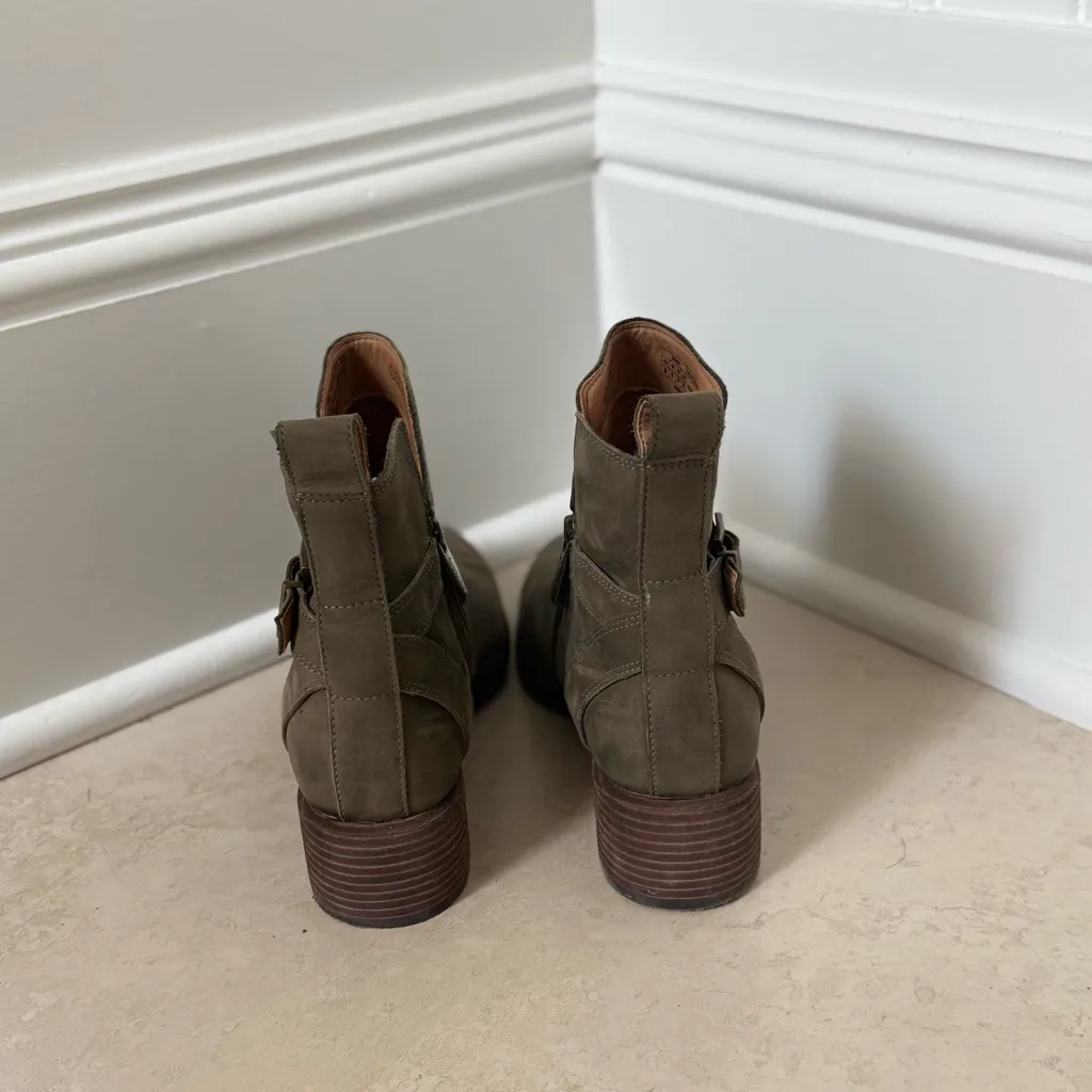 Vionic Sienna Waterproof Green Ankle Boots 8 Buckle Side Zip - Image 8