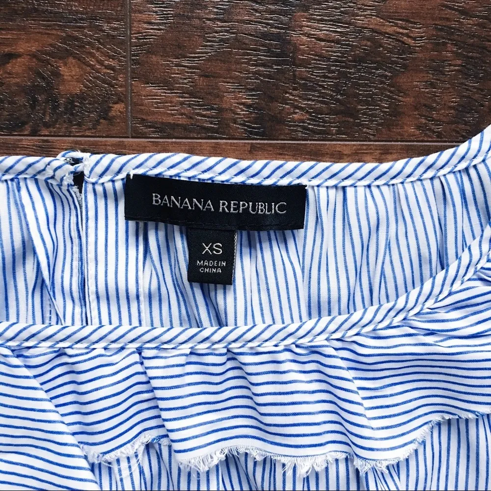 Banana Republic • nautical ruffle stripe top sleeveless blue white cotton - Image 3