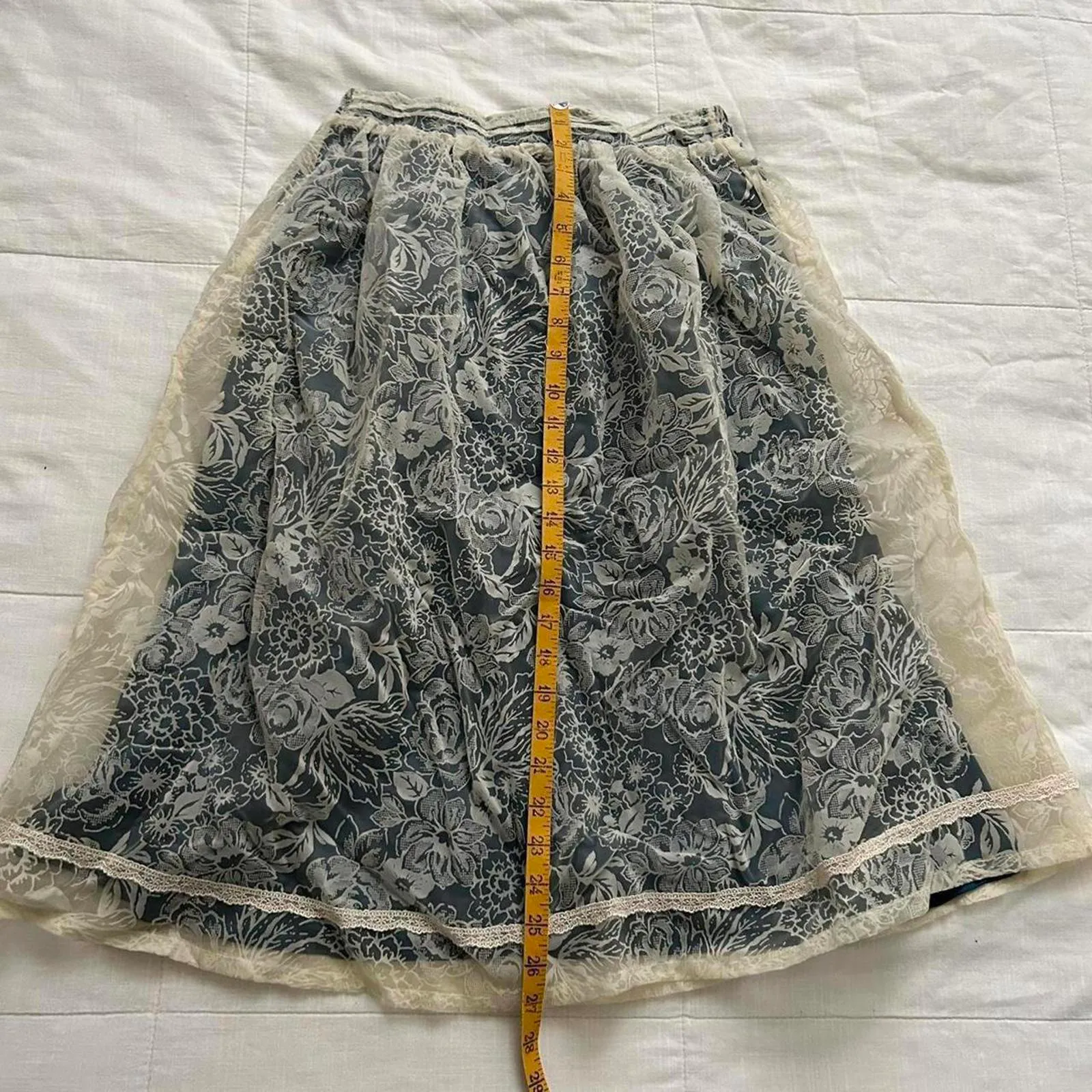 Axes Femme green and white floral flocked mesh overlay midi skirt Size medium - Image 7