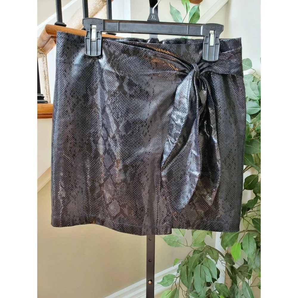 Ley Den Women’s Black Snake Faux Leather Straight Casual Mini Skirt Size Large - Image 12