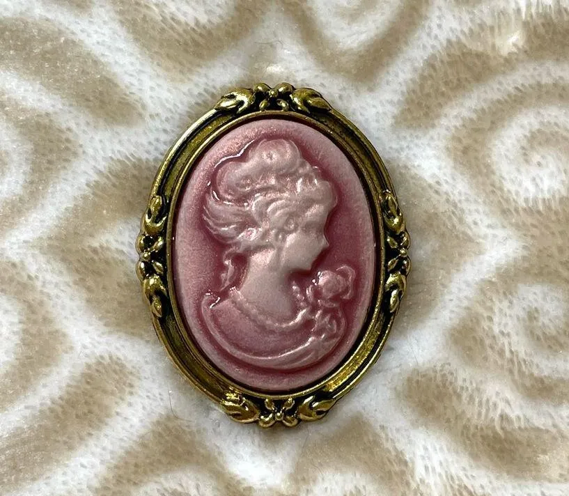 Brooch Pin Cameo Pink & Gold New - Image 4