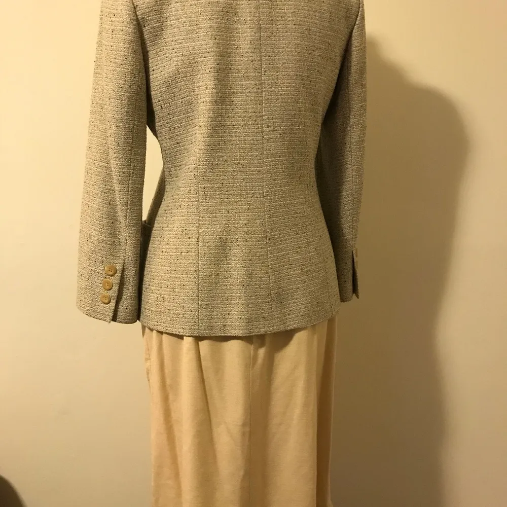 Carolina Herrera Saks 5th Ave Beige Skirt & Blazer, Size 8 - Image 5