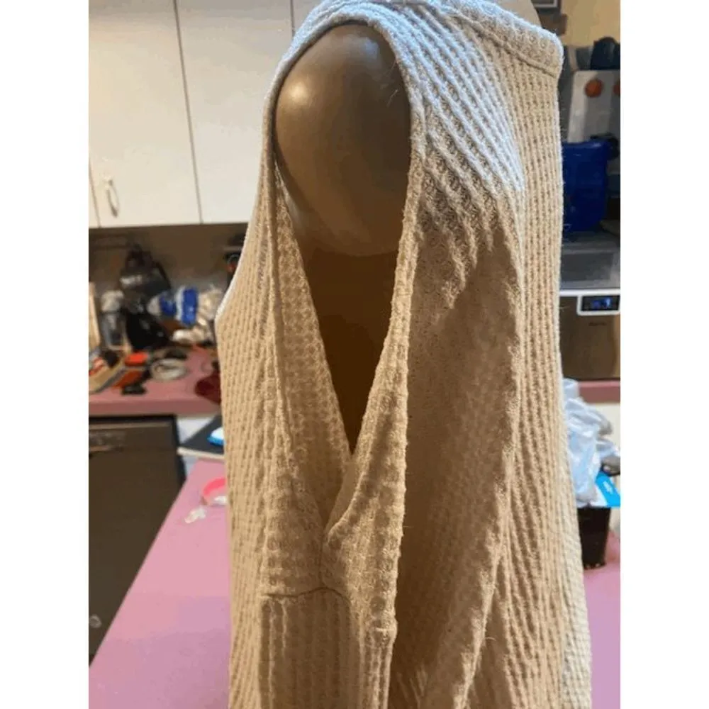 American Eagle Soft & Sexy Top.  Medium - Image 2