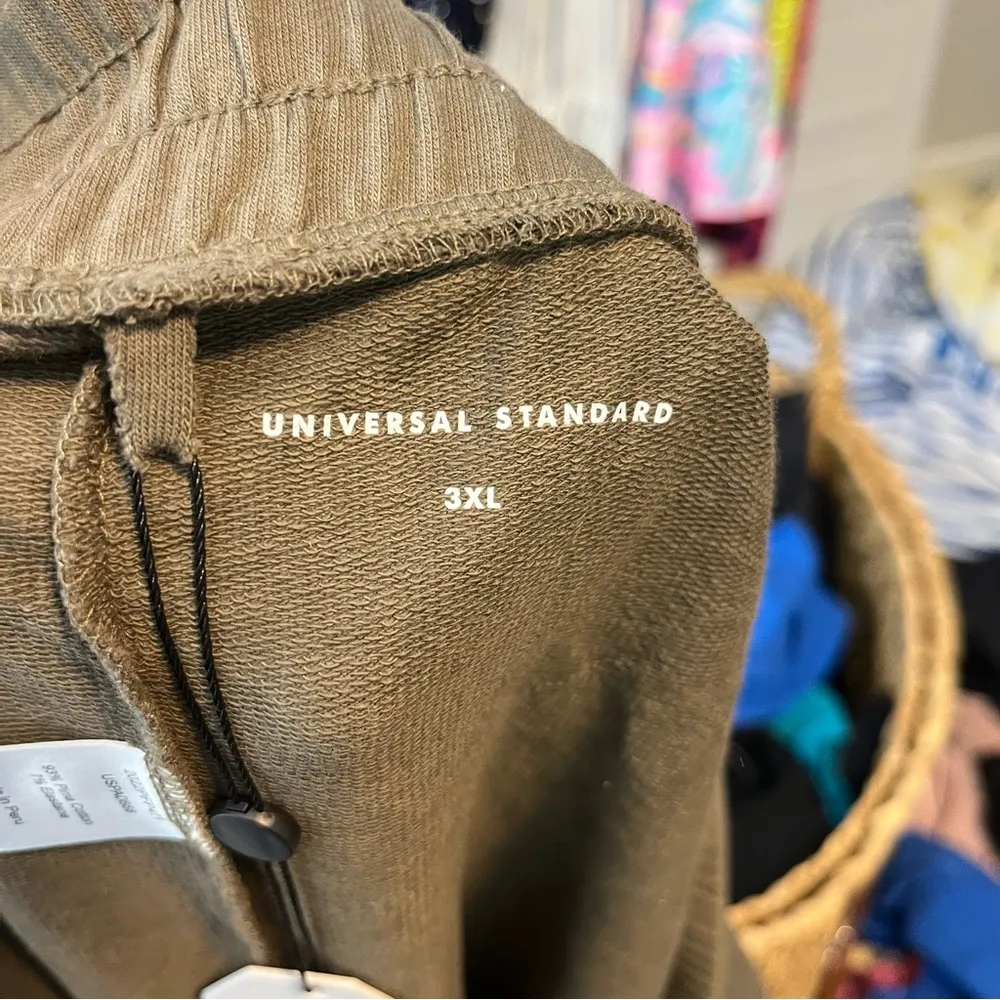 NWT Universal Standard Classic Light Terry Sweatshorts
Crocodile Green 6XL - Image 7