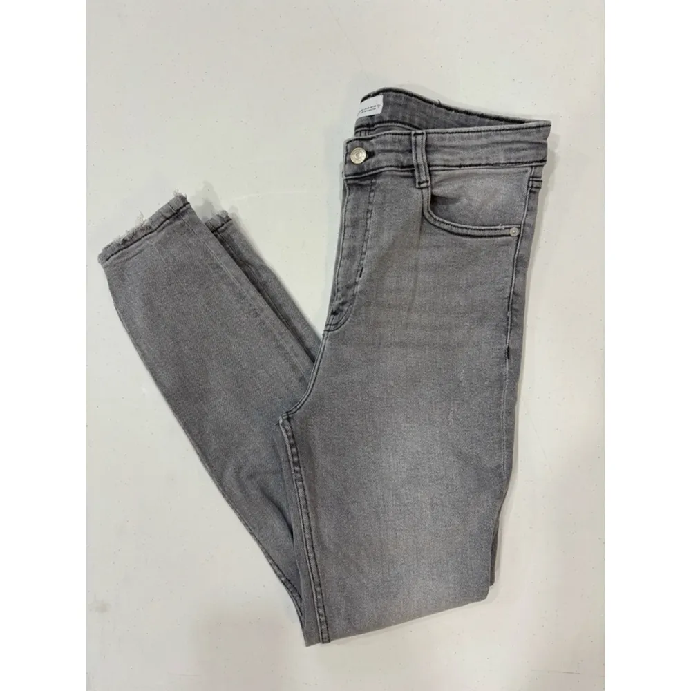 Women's Zara Gray Denim Jeans Size 10 - Image 7