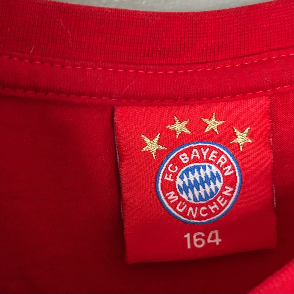 Women's Red Graphic Tee Size M - Image 4