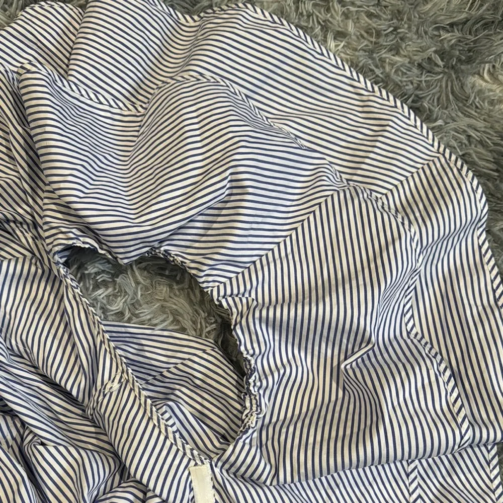 White House Black Market Gray Asymmetrical Ruffled Blouse - Image 6