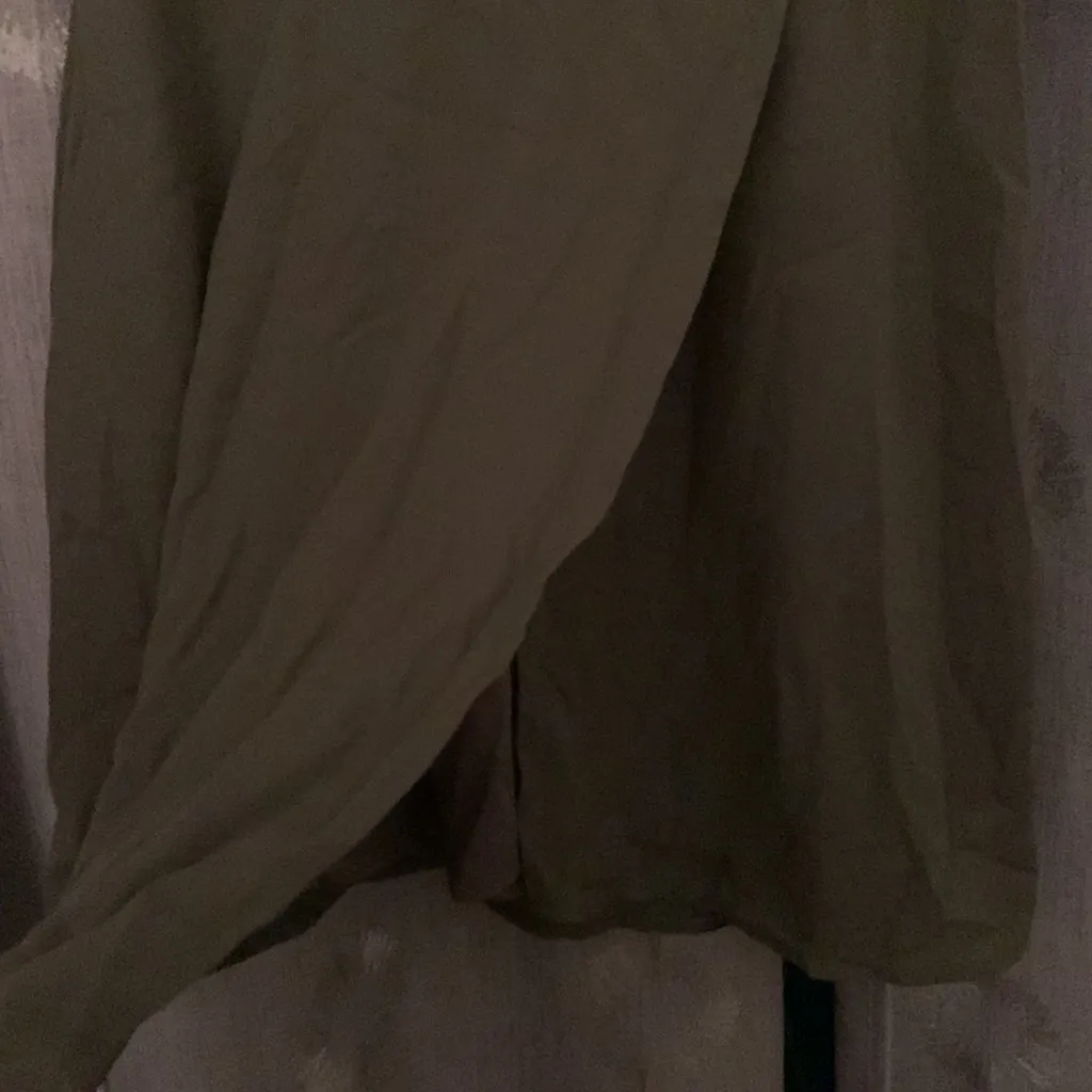 Beautiful dress with a wrap around style - Image 3