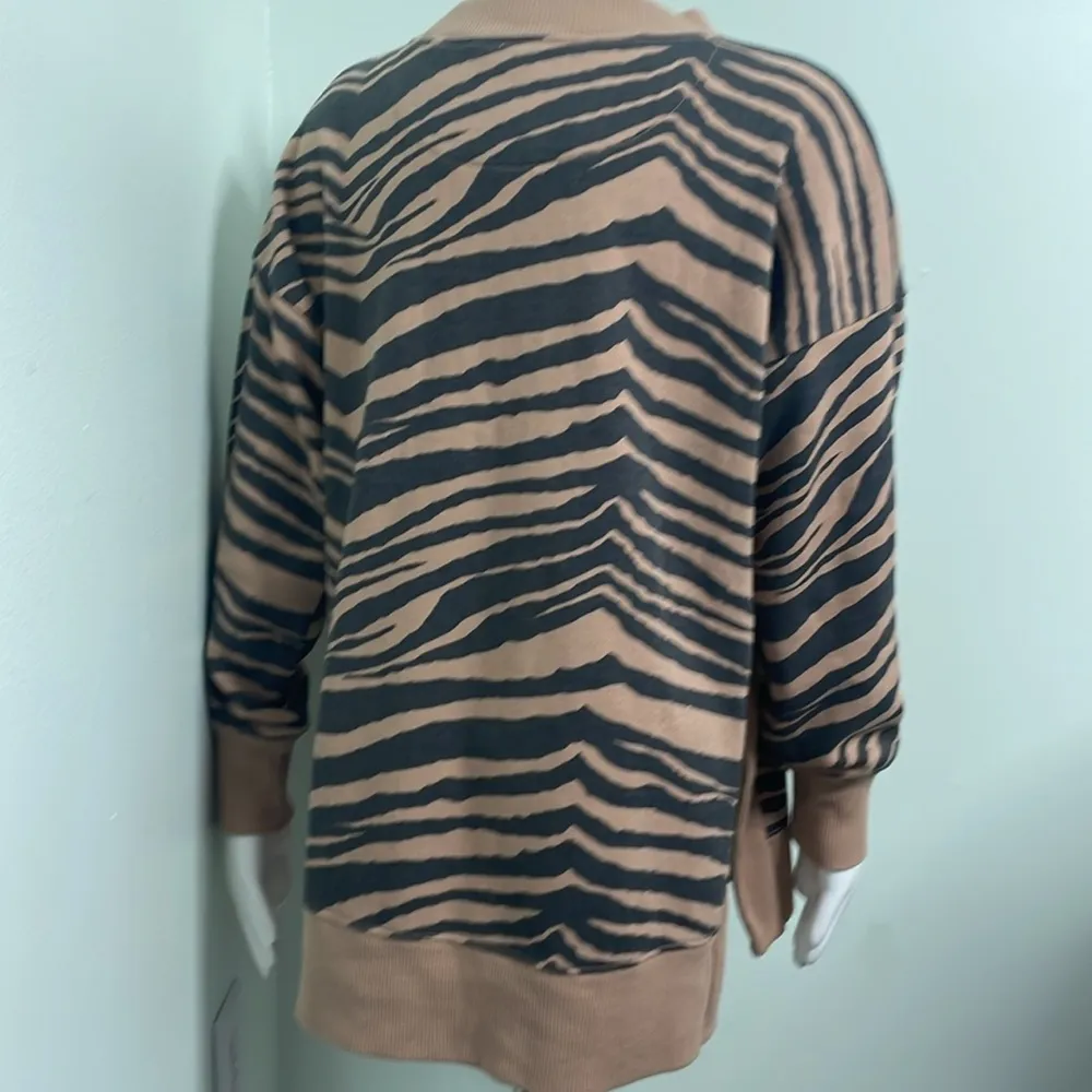 Aerie Split Hem Black & Tan Tiger Sweatshirt NEW size small - Image 6