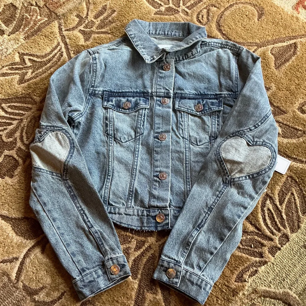 Juicy Couture Cropped Heart Patch Elbow Light Wash Denim Jacket in sz XS NWT - Image 5