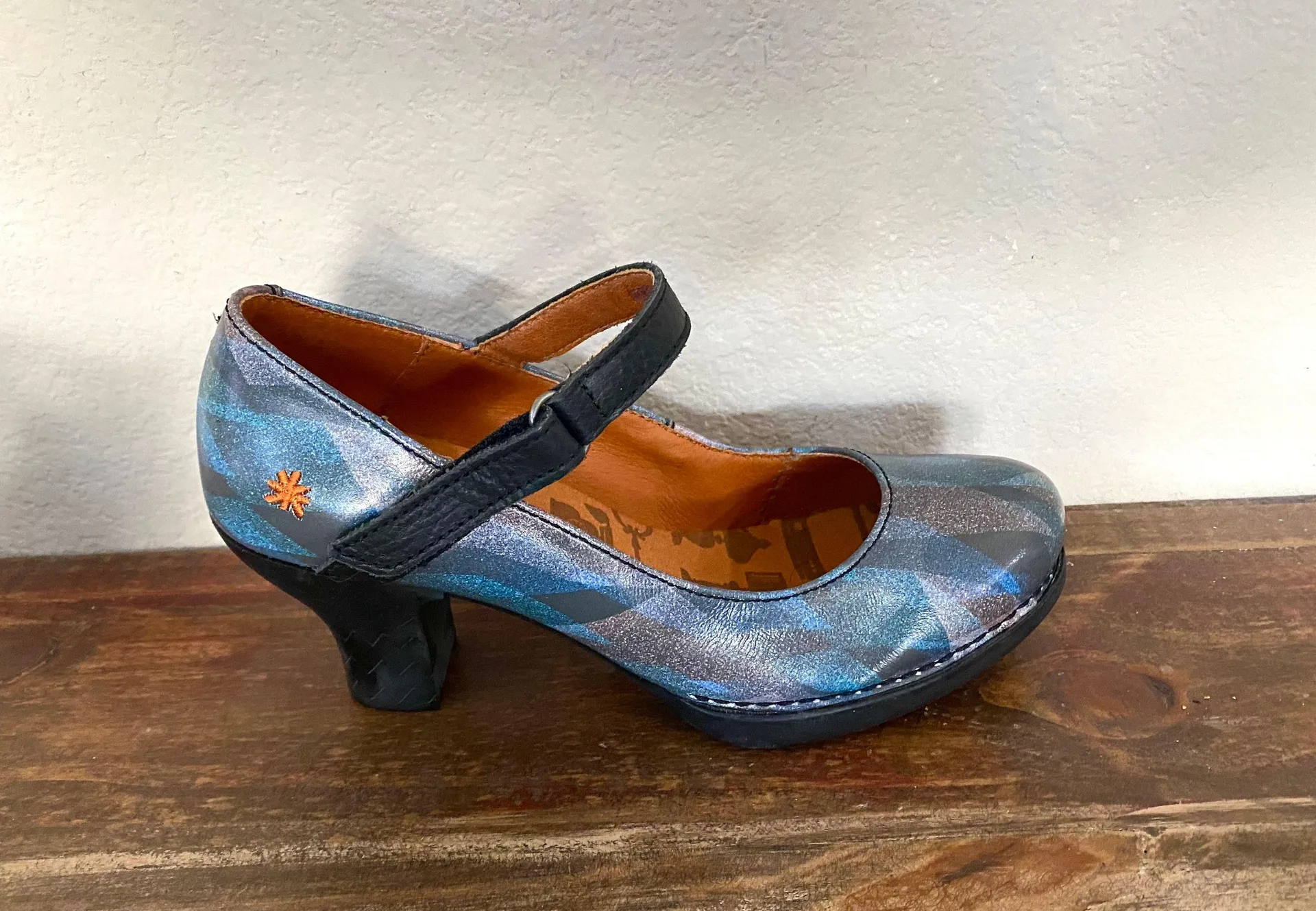 NWOT Made In Spain Harlem rubber sole shoes. Size 36 or 6.  - Image 2