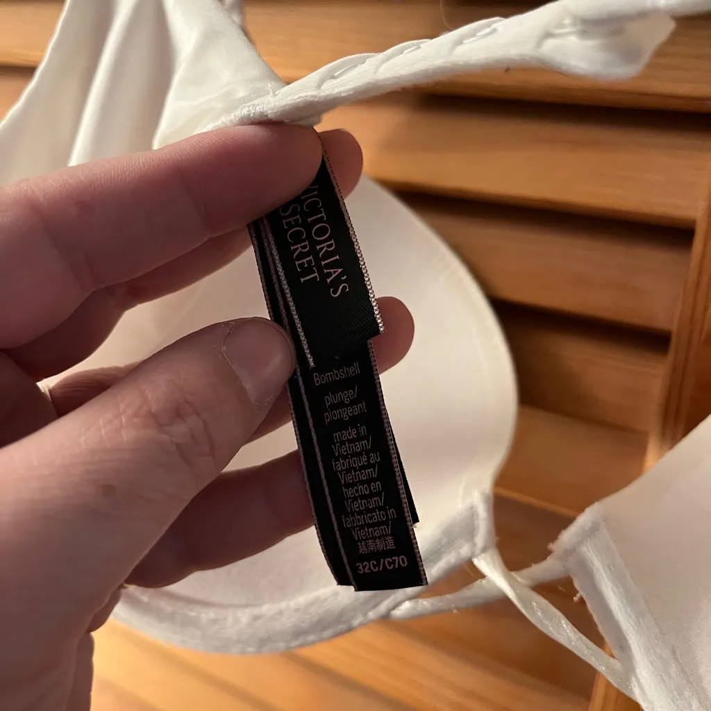 Victorias Secret VS bombshell plunge bra in white size 32C - Image 5