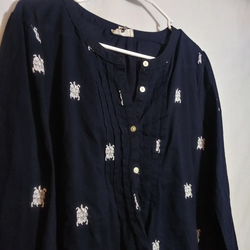 Loft Softened Navy Blouse White Embroidered Turtle Print Cotton Lightweight Sz L - Image 2