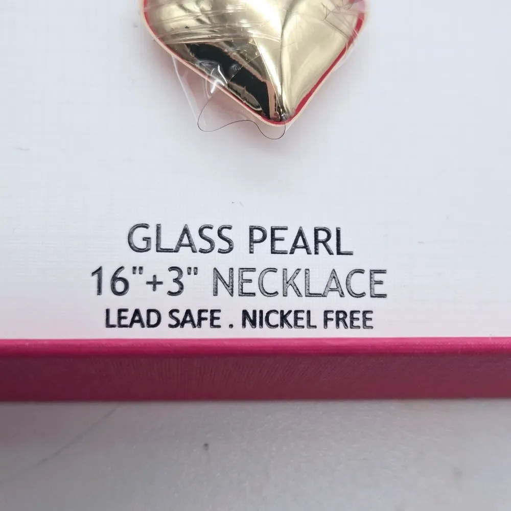 House of Harlow 1960 Glass Pearl Heart 16" + 3" Necklace White - Image 4