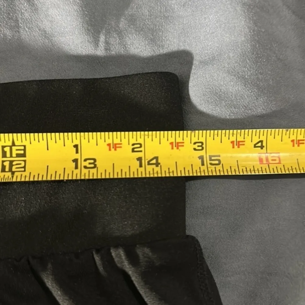 Fabletics Running Gym Activewear Black Biker Shorts Size Small EUC #0843-AT - Image 3