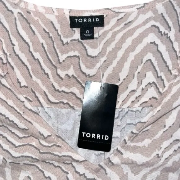 Torrid Light Pink Textured Blouse - Image 5