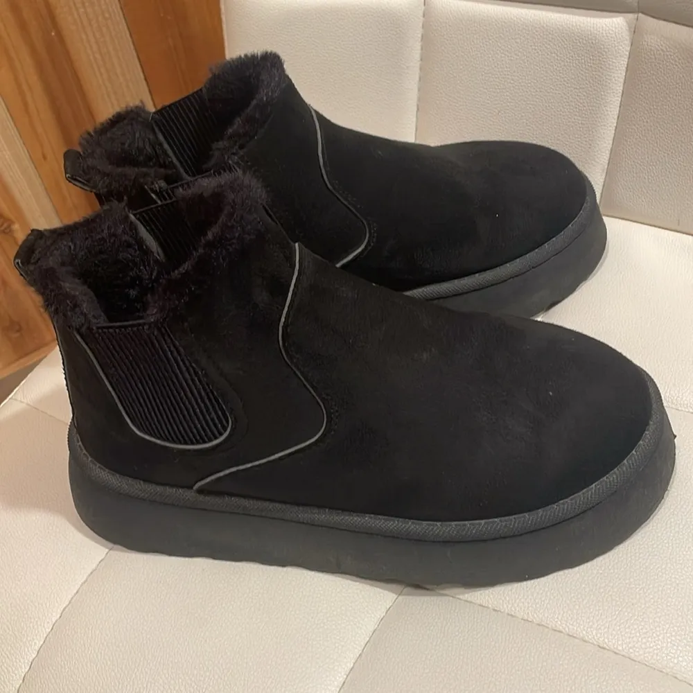 🎿🎿🎿BOGOHO🎿🎿🎿Sherpa Lined Black Suede Booties Size 9.5 - Image 5