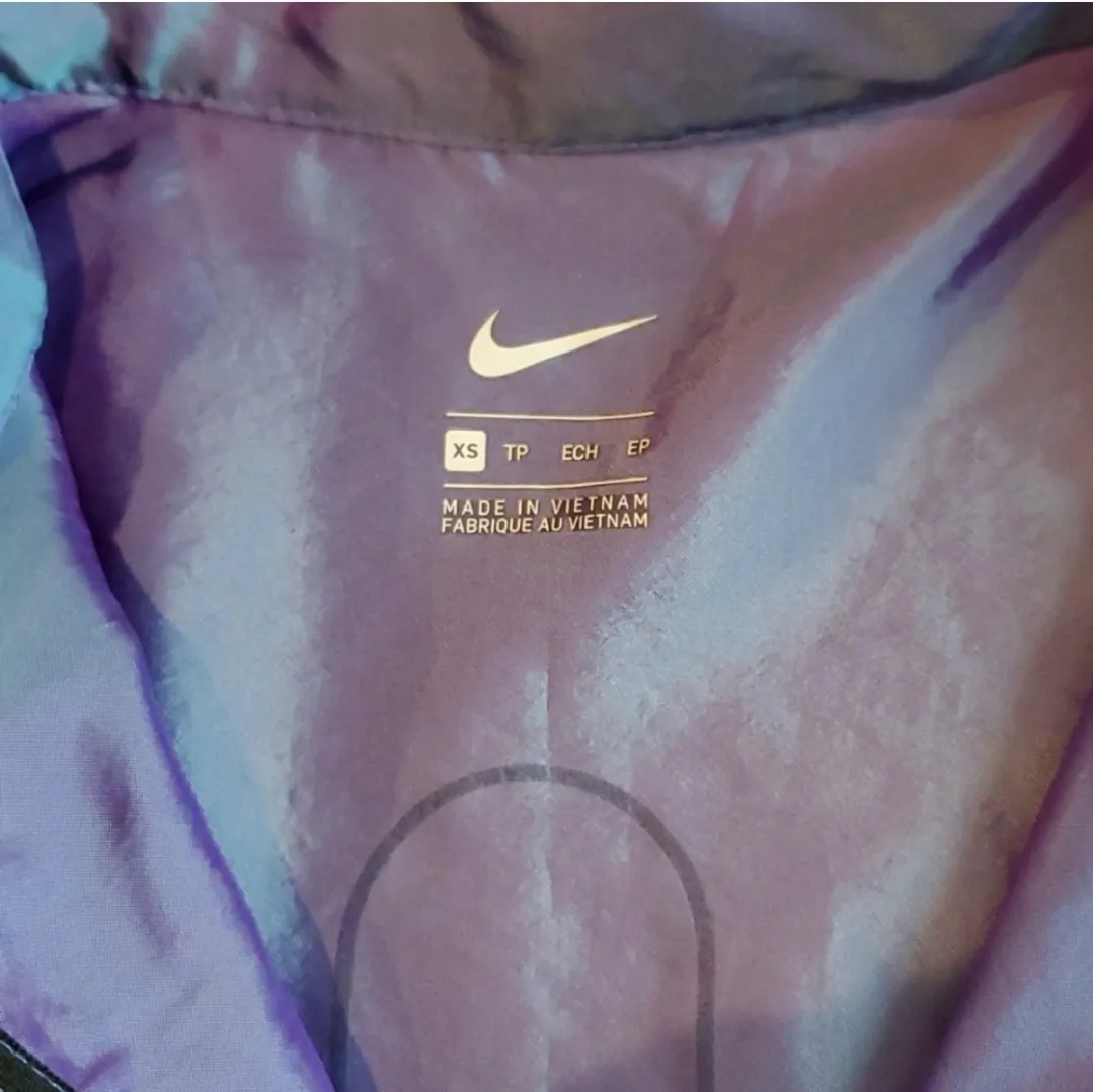 Nike  Women’s Future Air Running Jacket Water Repellent - Image 4
