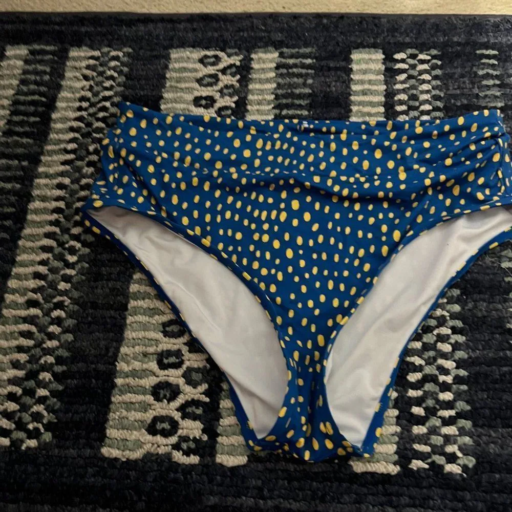 VS Pink curve medium swim bottoms - Image 4