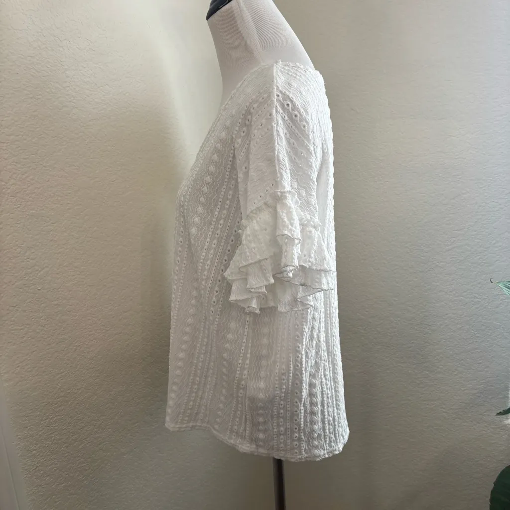 Chic White Eyelet Blouse with Ruffle Detail Size M - Image 2