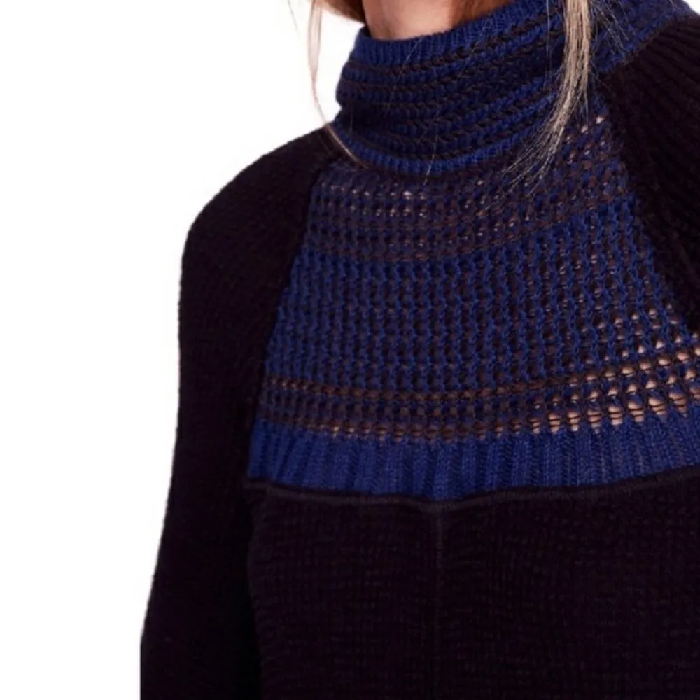 Free people snow day balloon sleeve thermal black blue crochet XS - Image 4