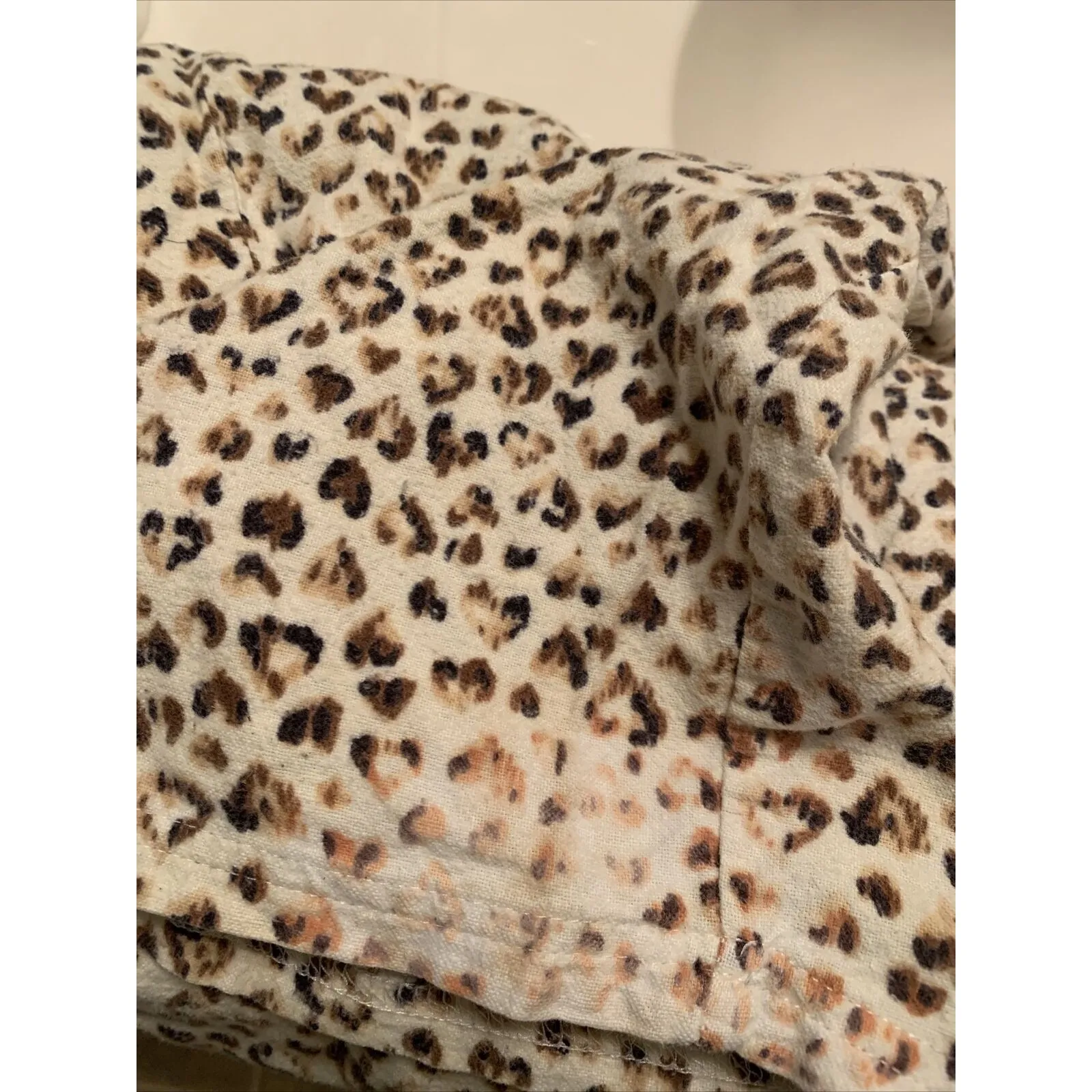 Meg and Lily Women's Leopard Print 2 Piece Pajama Pant Set Shirt & Pants Size L - Image 12