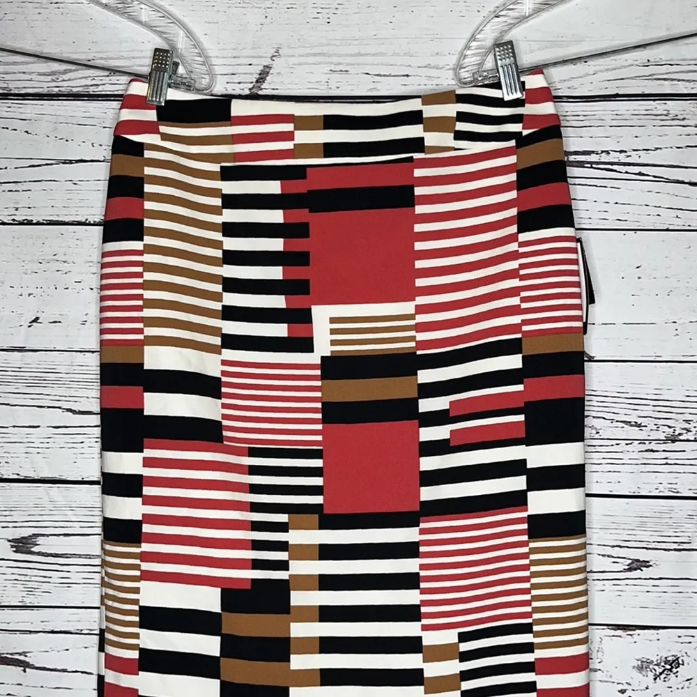 Nine West NWT Size 4 Pink & White Geometric Print Straight Pencil Skirt - Image 2