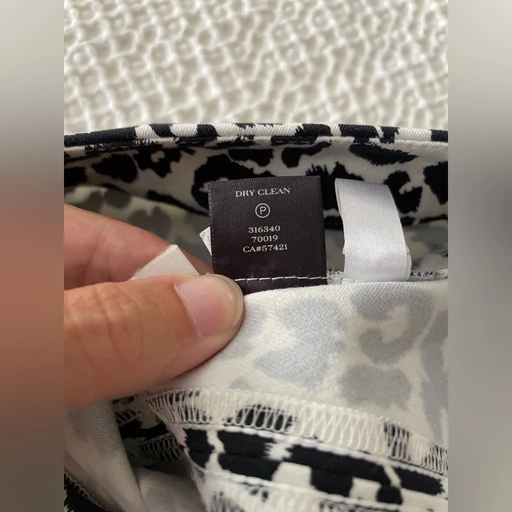 ANN TAYLOR Black & White Leopard Animal Print Pencil Skirt Size 2 - Image 9