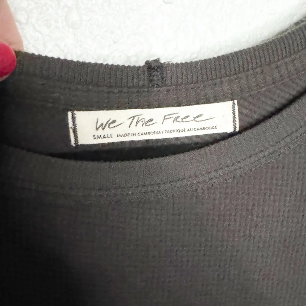 WE THE FREE CHARCOAL GRAY THERMAL SPLIT HEM TOP SZ S - Image 3