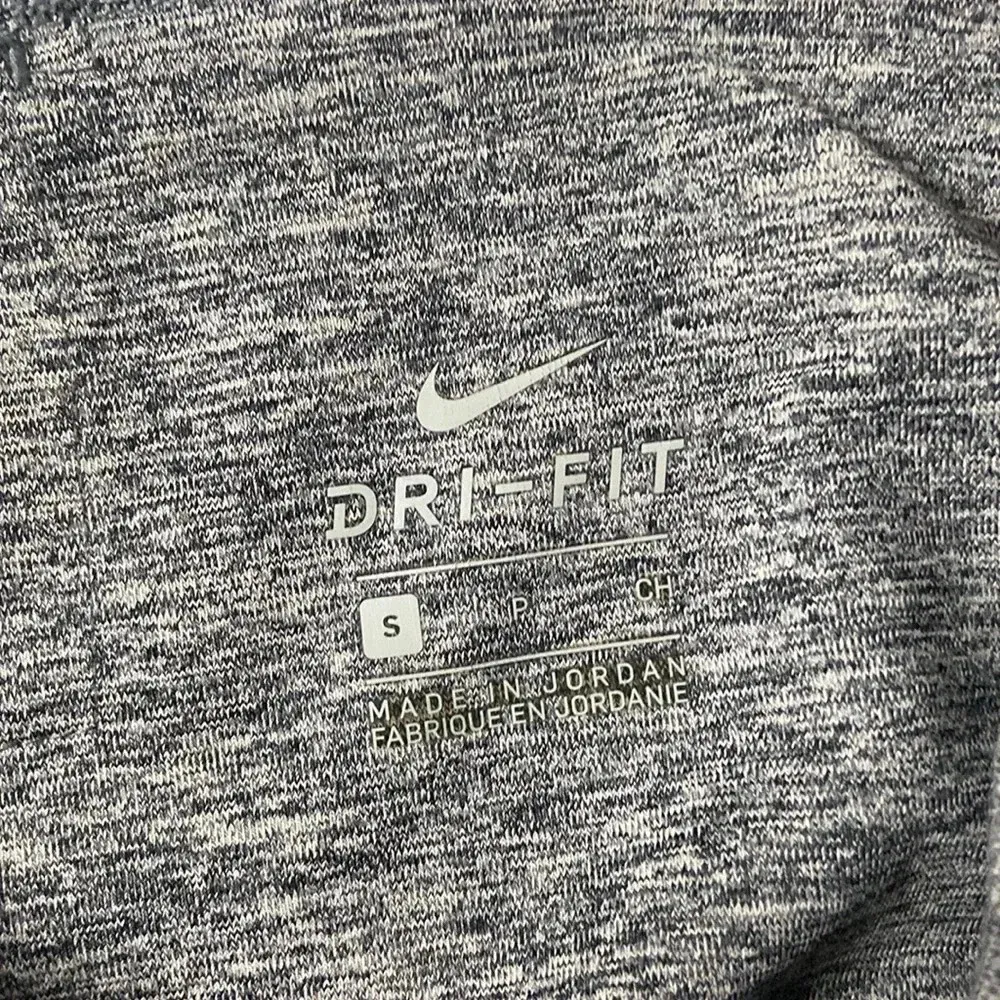 Nike Dri-Fit small leggings capri leggings grey gray neutral athletic leggings - Image 10