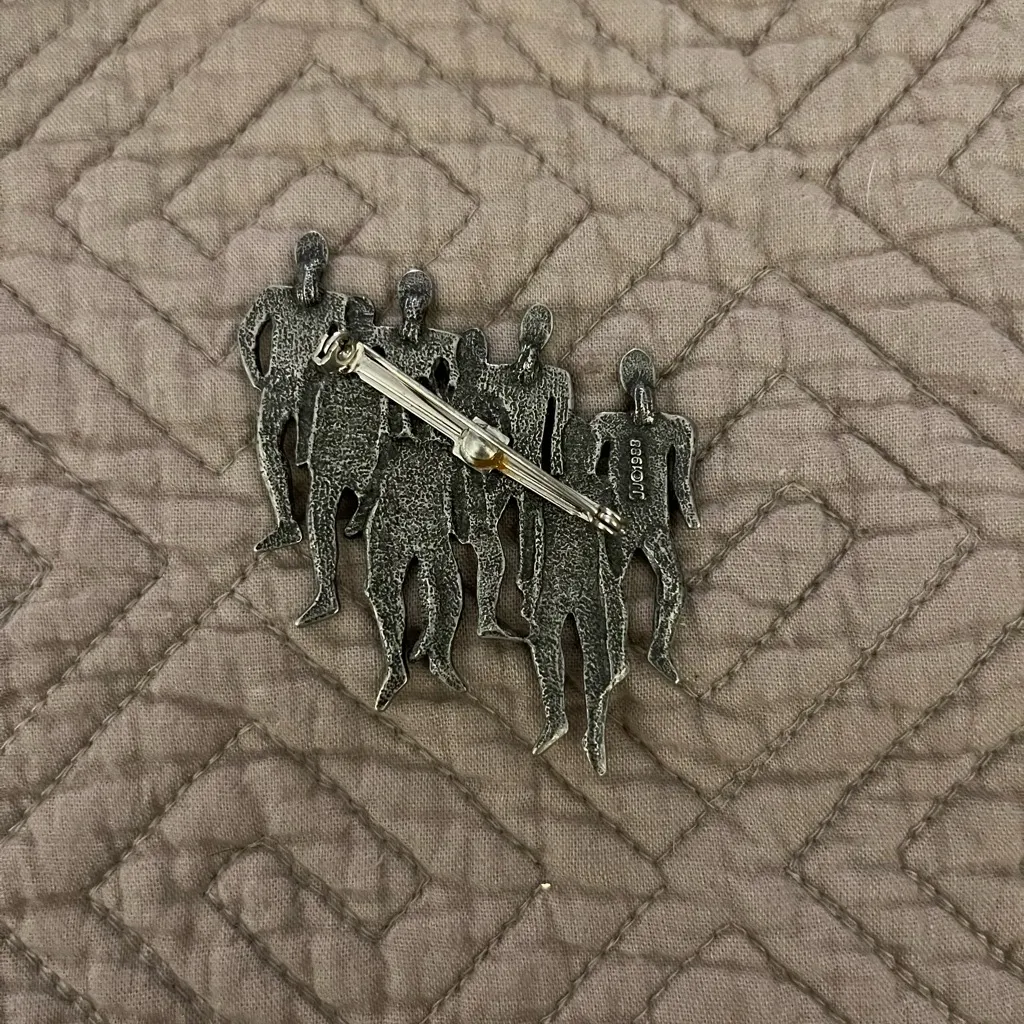 JJ Crowd of‎ People Silver Tone Vintage 1988 Pin Brooch - Image 3