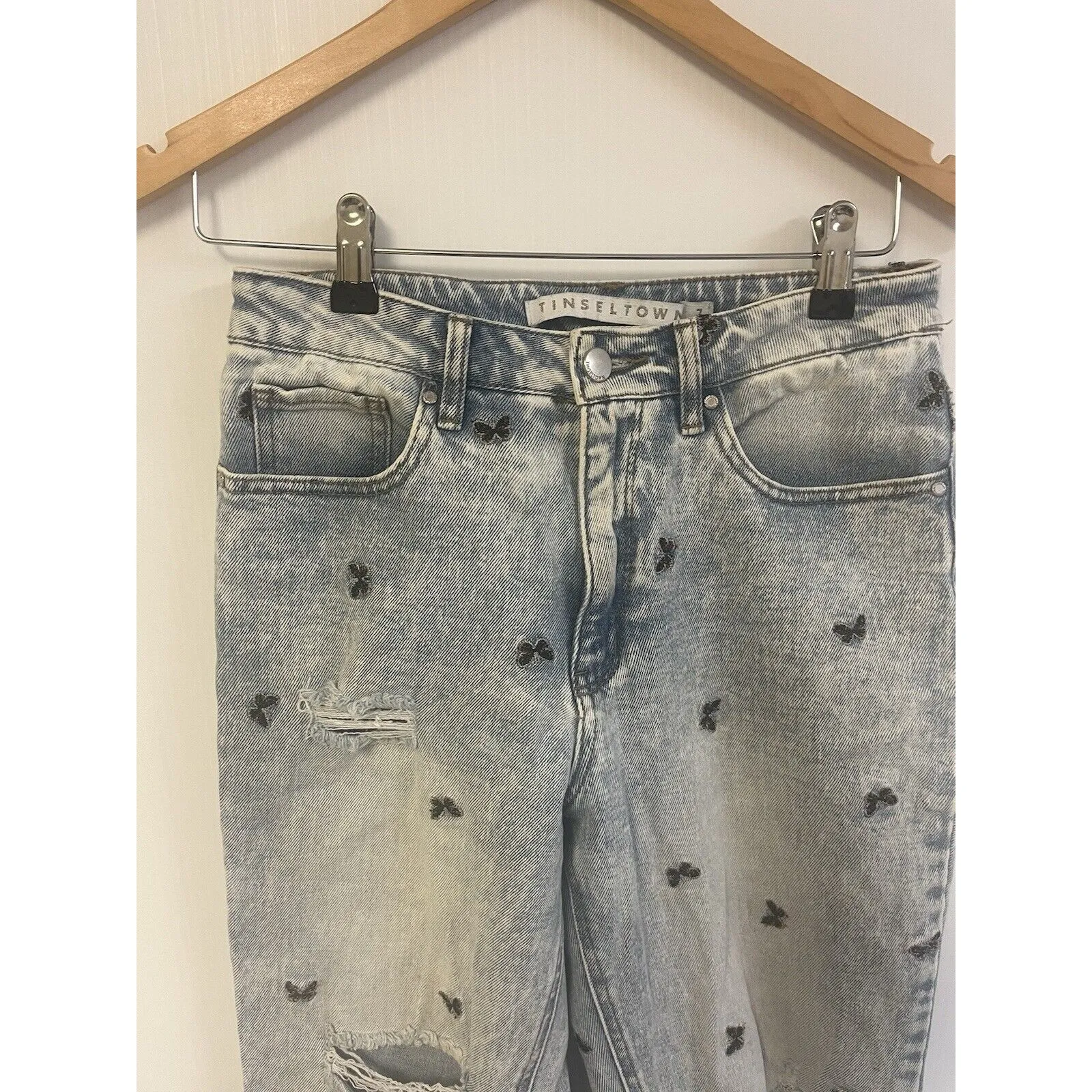 Tinseltown Light Wash Distressed Embroidered Butterfly Raw Hem Skinny Jeans‎ 7 - Image 3