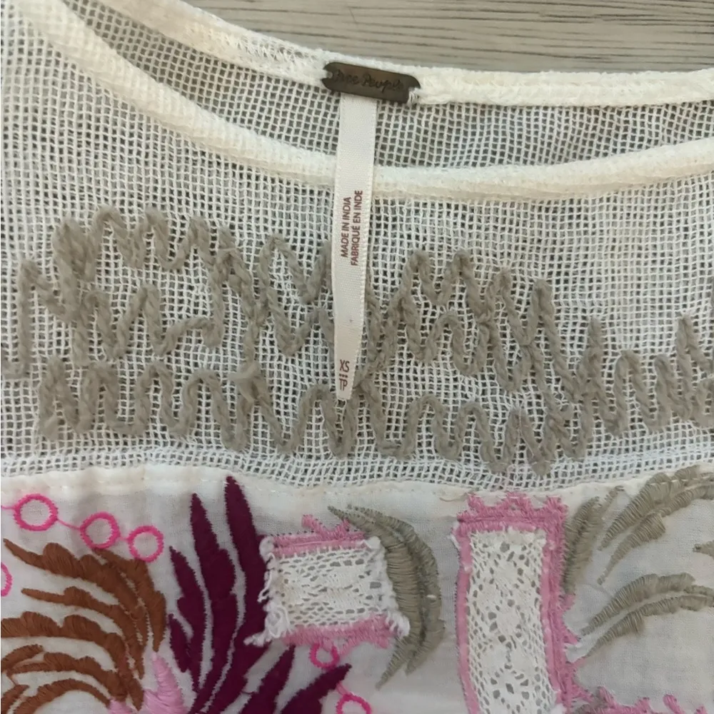 - Free People NWOT Linen Embroidered Poncho Shirt, lightweight oversized XS - Image 4