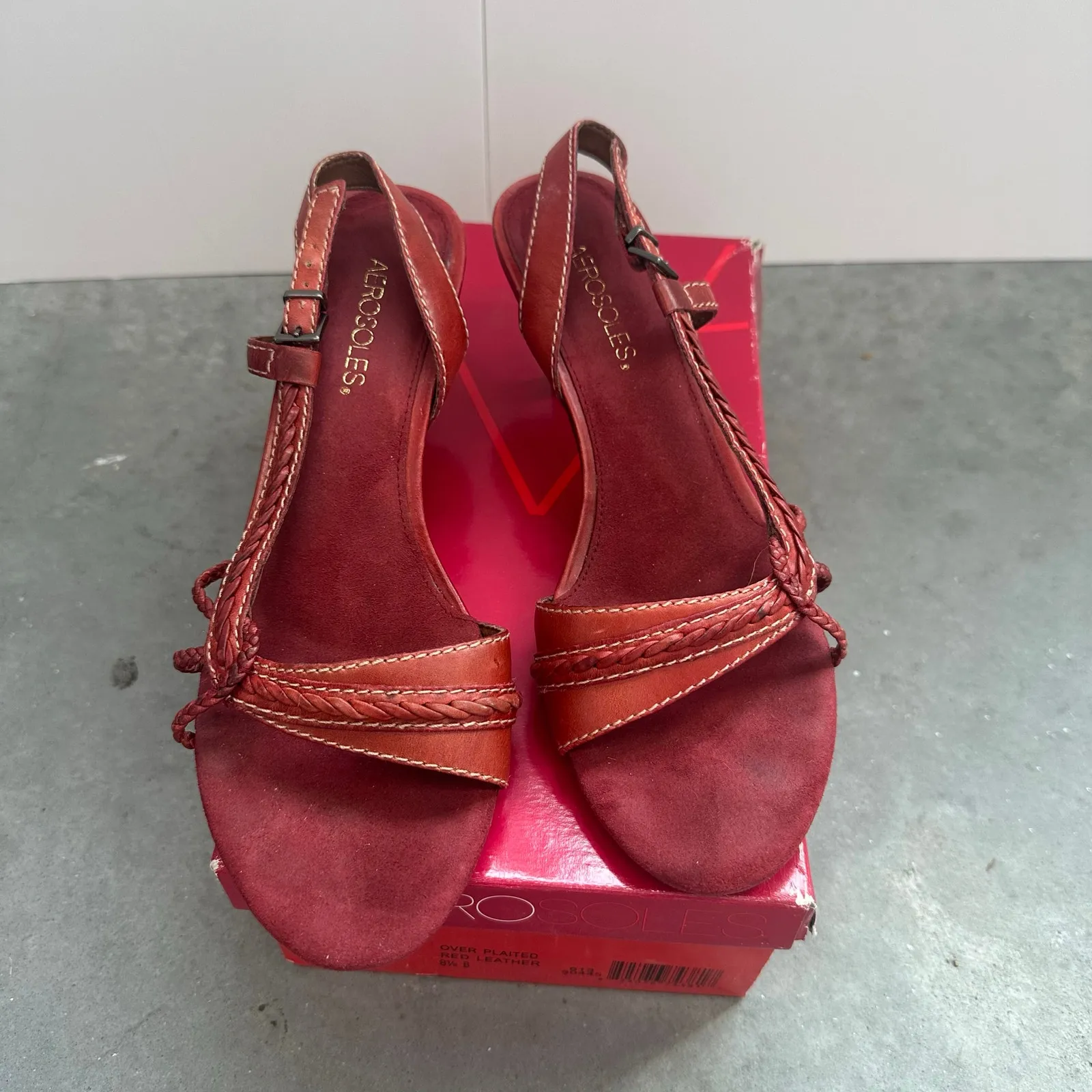 Aerosoles Over Plaited Red Leather Kitten Heels Size 8.5 - Image 2