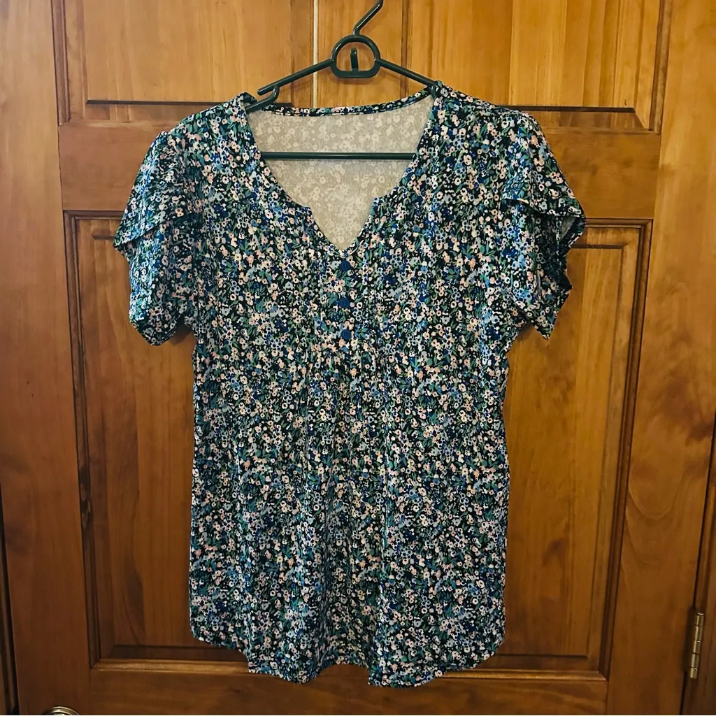 Floral feminine Y2K style V-Neck babydoll playful Blouse size medium - Image 2