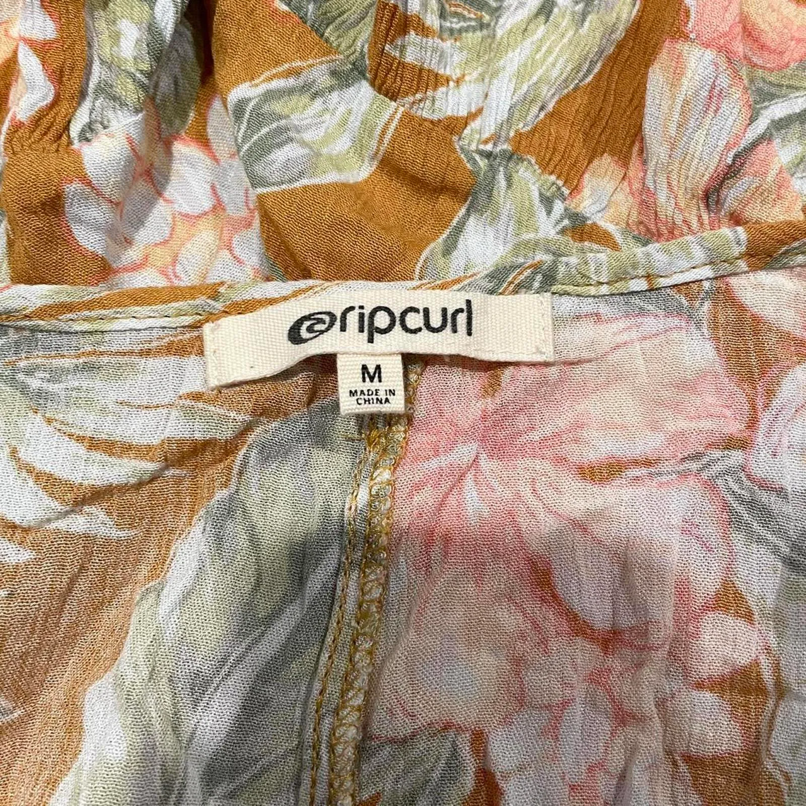 Rip Curl romper with floral print size medium - Image 6