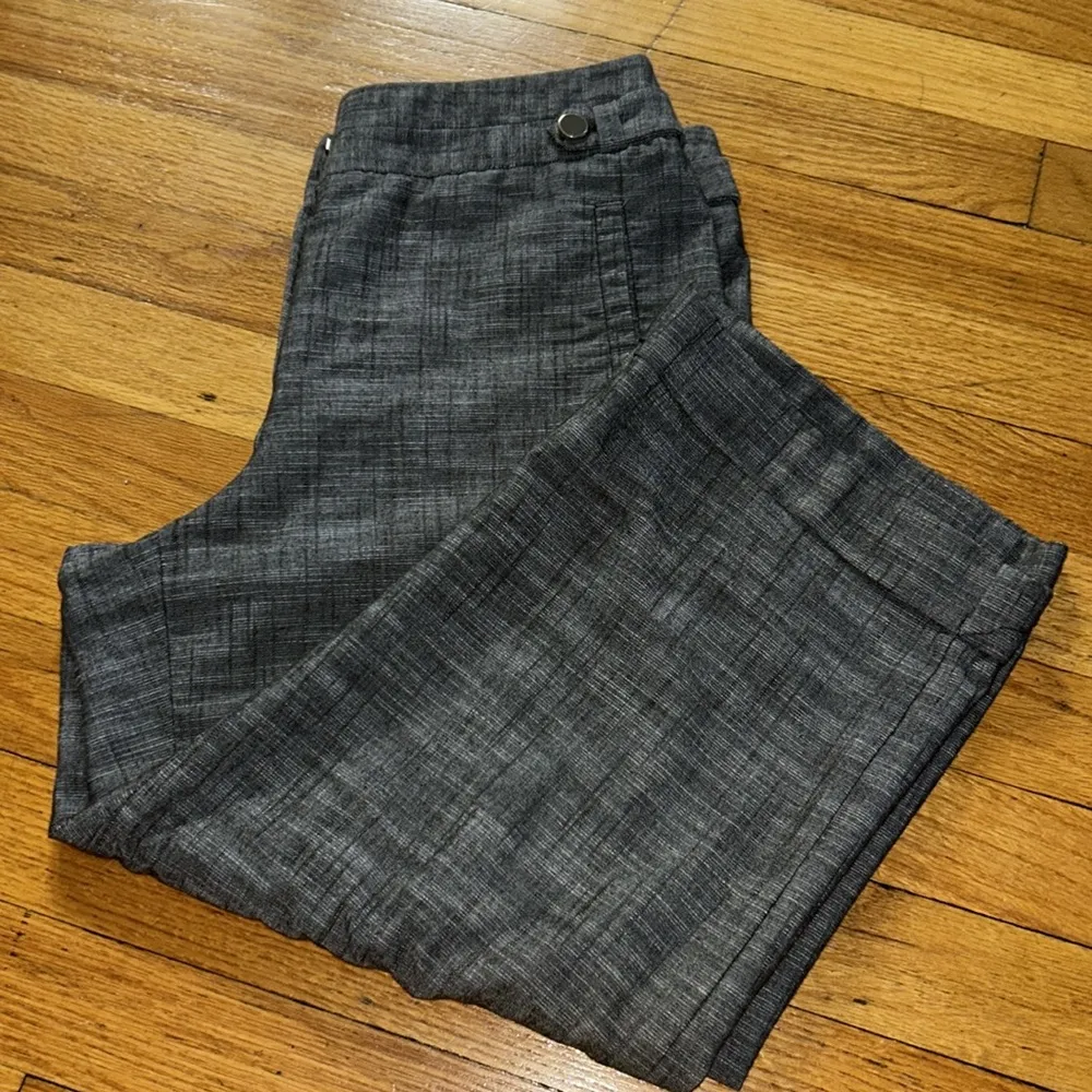 Larry Levine  Gray Capris Relaxed Fit - Image 8
