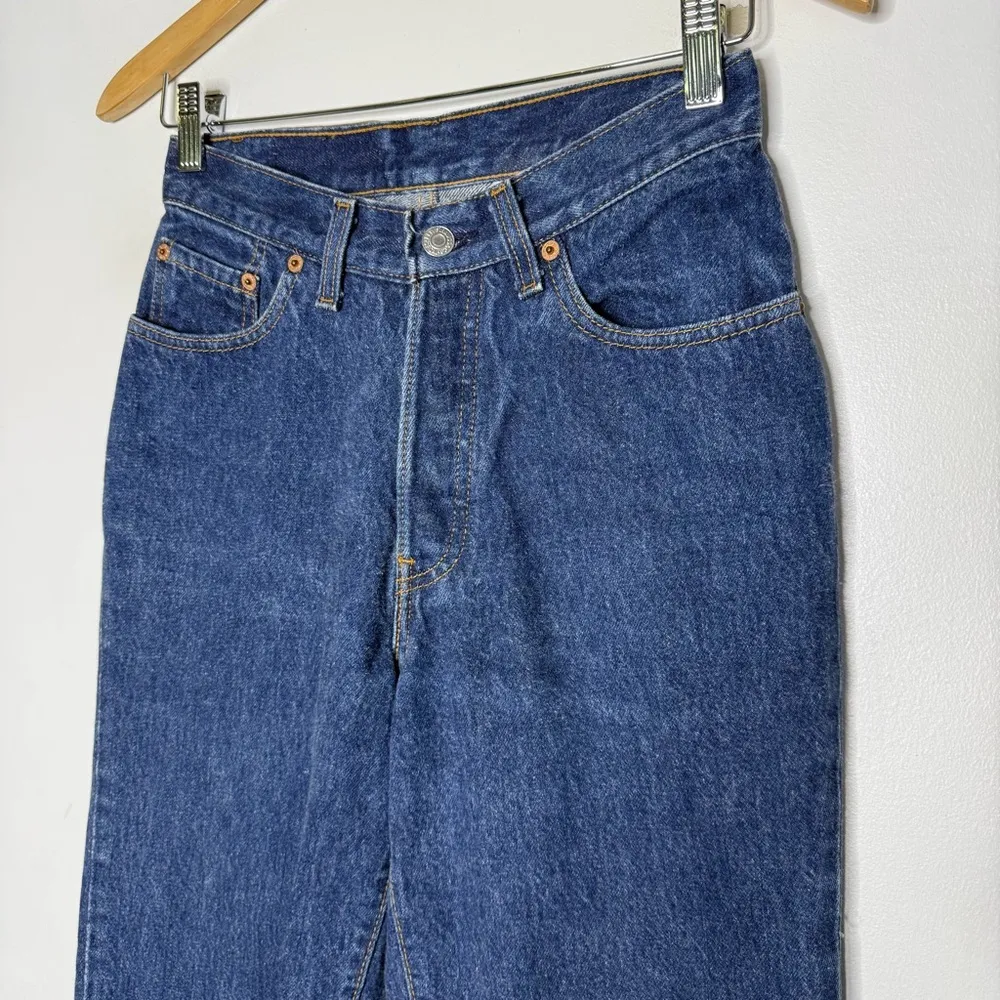 Levi’s Women’s Vintage 501 Raw Hem Button Fly Jeans Size 7 / 28 USA - Image 9