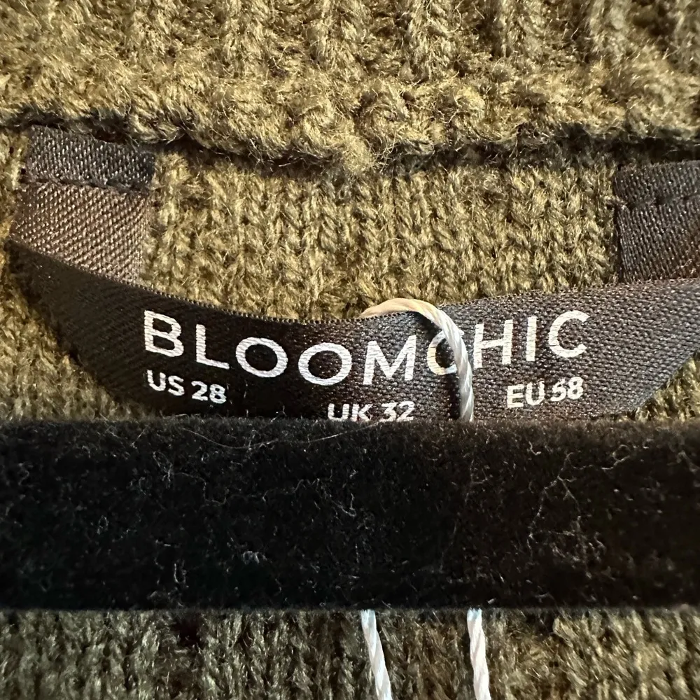 BloomChic‎ Green V - Image 3