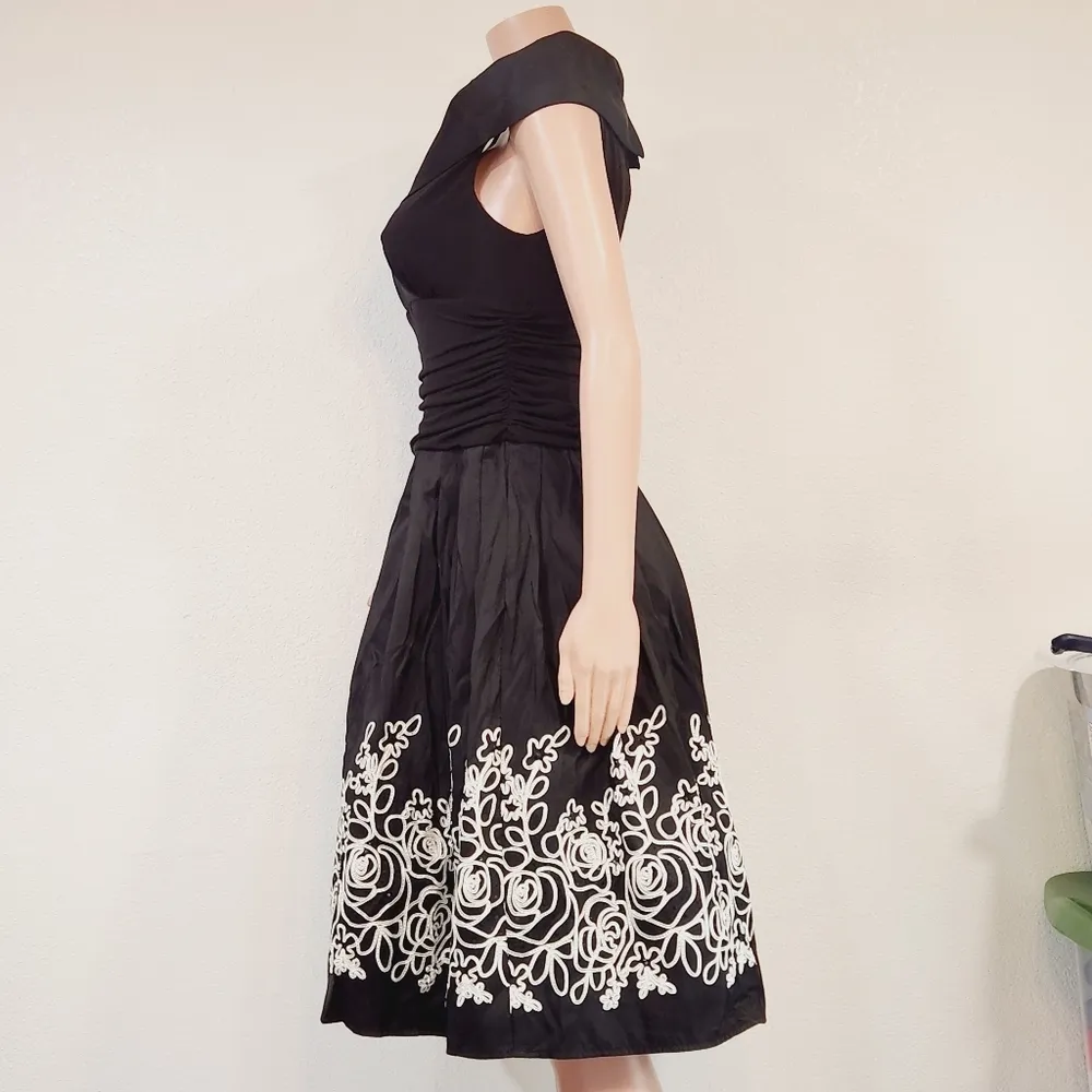 La Nouvelle Renaissance Fit and Flare Vintage Styles Dress Size 6 - Image 6