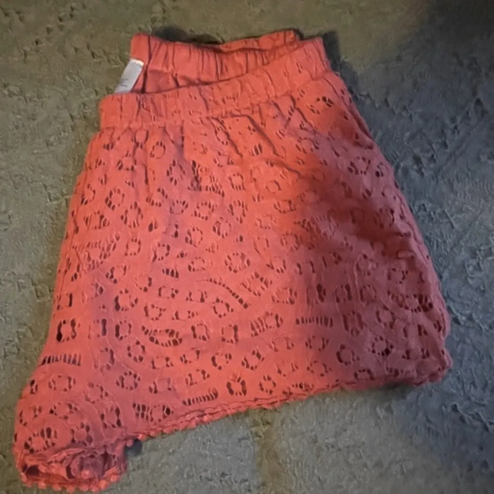Woman’s Just Be shorts orange/peach crochet with lining elastic waist - Image 3