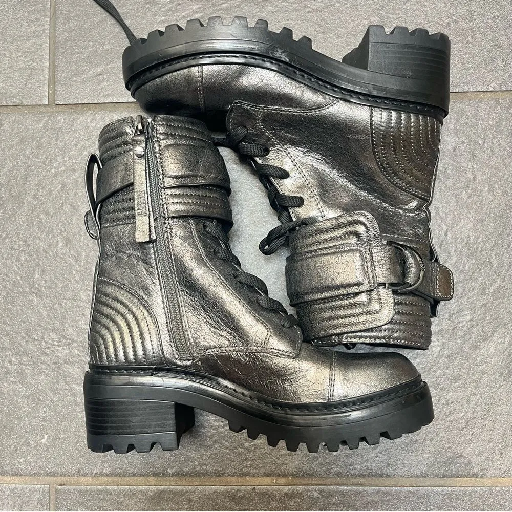 DKNY  Basia Combat Boot SZ 5 Gunmetal Grey Leather Buckle Quilted Lug Sole Chunky - Image 4