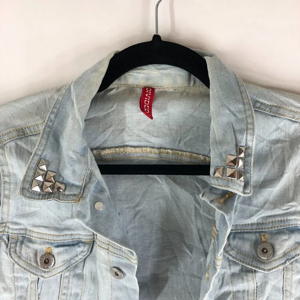 Divided H&M Womens Denim Jacket Studded Light Wash Distressed Retro Trucker XS - Image 2