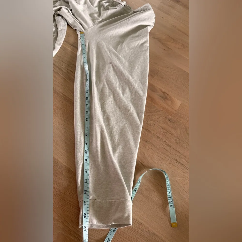 Vuori women’s performance jogger ecru heather size X-Large - Image 8