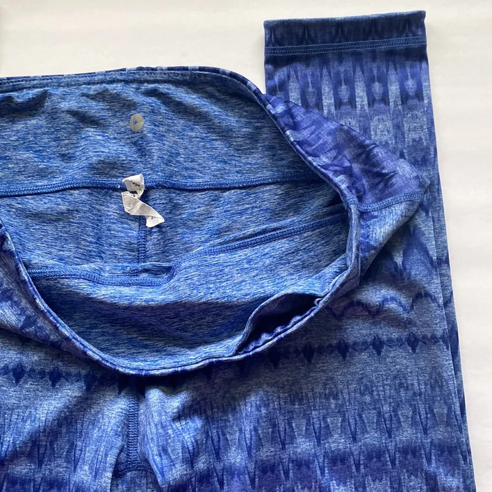 90 Degree by Reflex blue dye print ankle athletic leggings, size XL - Image 4