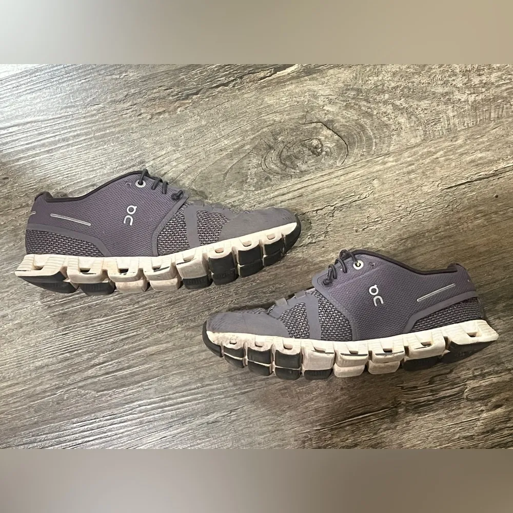 FINAL PRICE Ladies On Cloud Athletic Shoes Gray Size 6 - Image 5