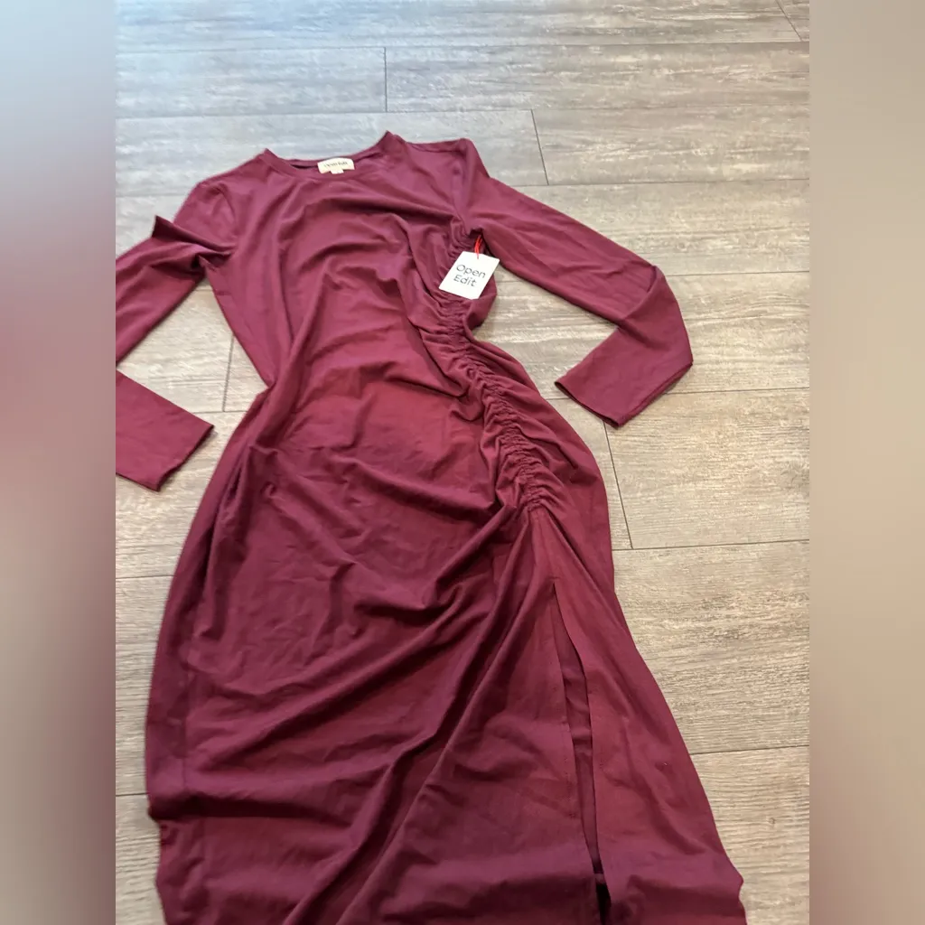 Elegant Burgundy Long Sleeve Dress - Image 5