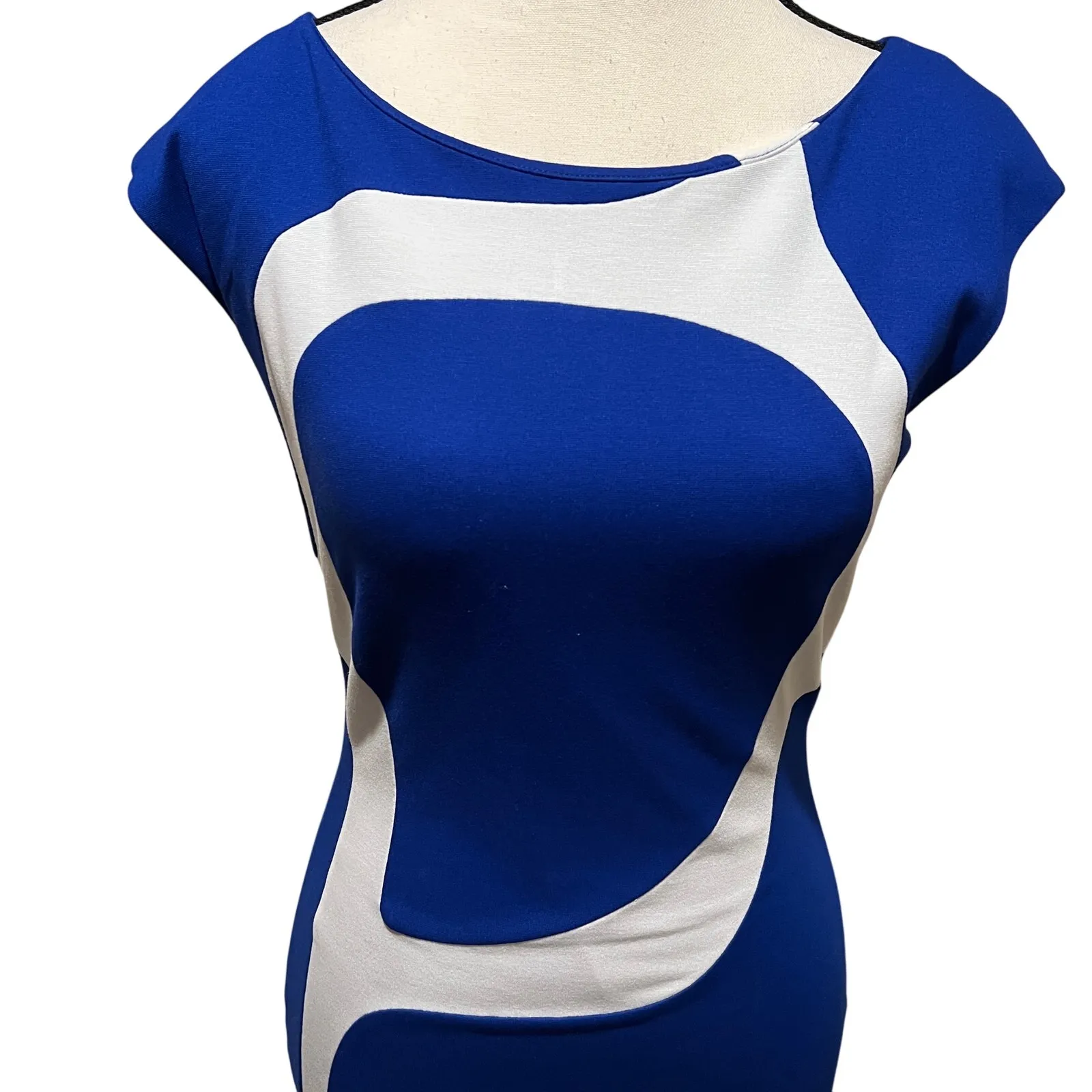 Escada Royal Blue/White Geometric Swirl Sheath Dress Spring 2014 Size 32 (XS) Blue - Image 4