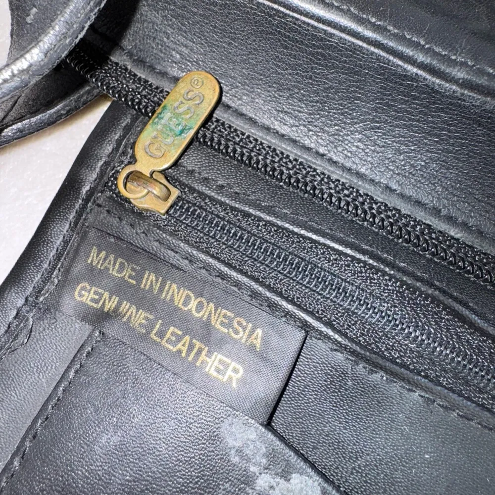 RARE Vintage Guess Genuine Leather Black Leather Bucket Tote Shoulder Bag Purse - Image 15